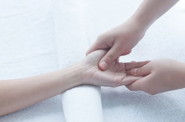 ハンドマッサージ5分無料クーポン